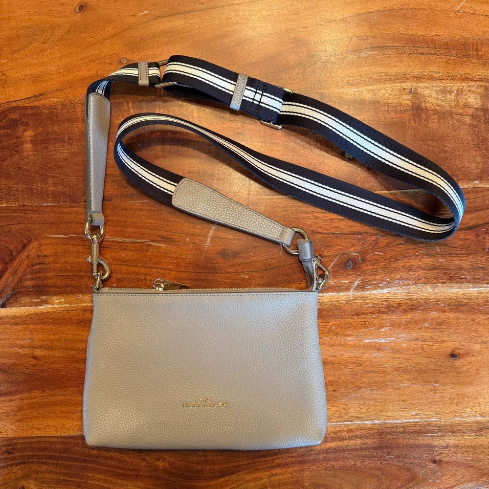 The Marc Jacobs swiftly crossbody, cement color